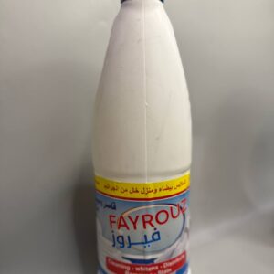 قاصر ملابس بيضاء