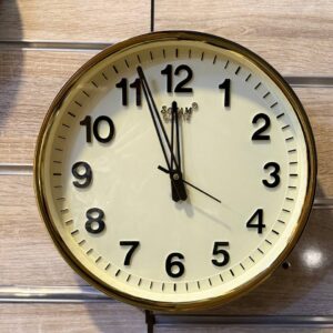 ساعه جداريه